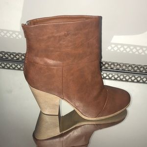 Cognac boots